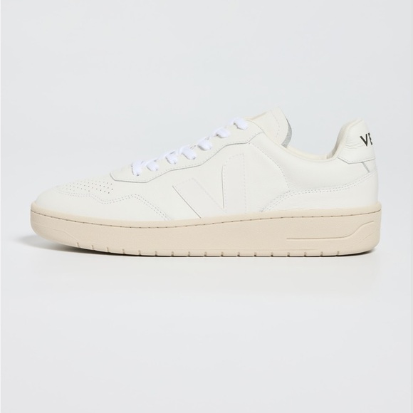 Veja Sneakers - Picture 6 of 15